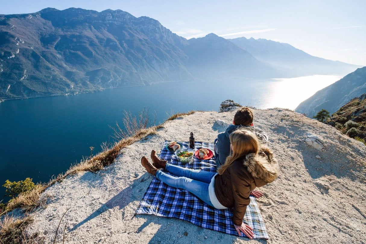 Travel Blanket ultra-light With a Great Veiw