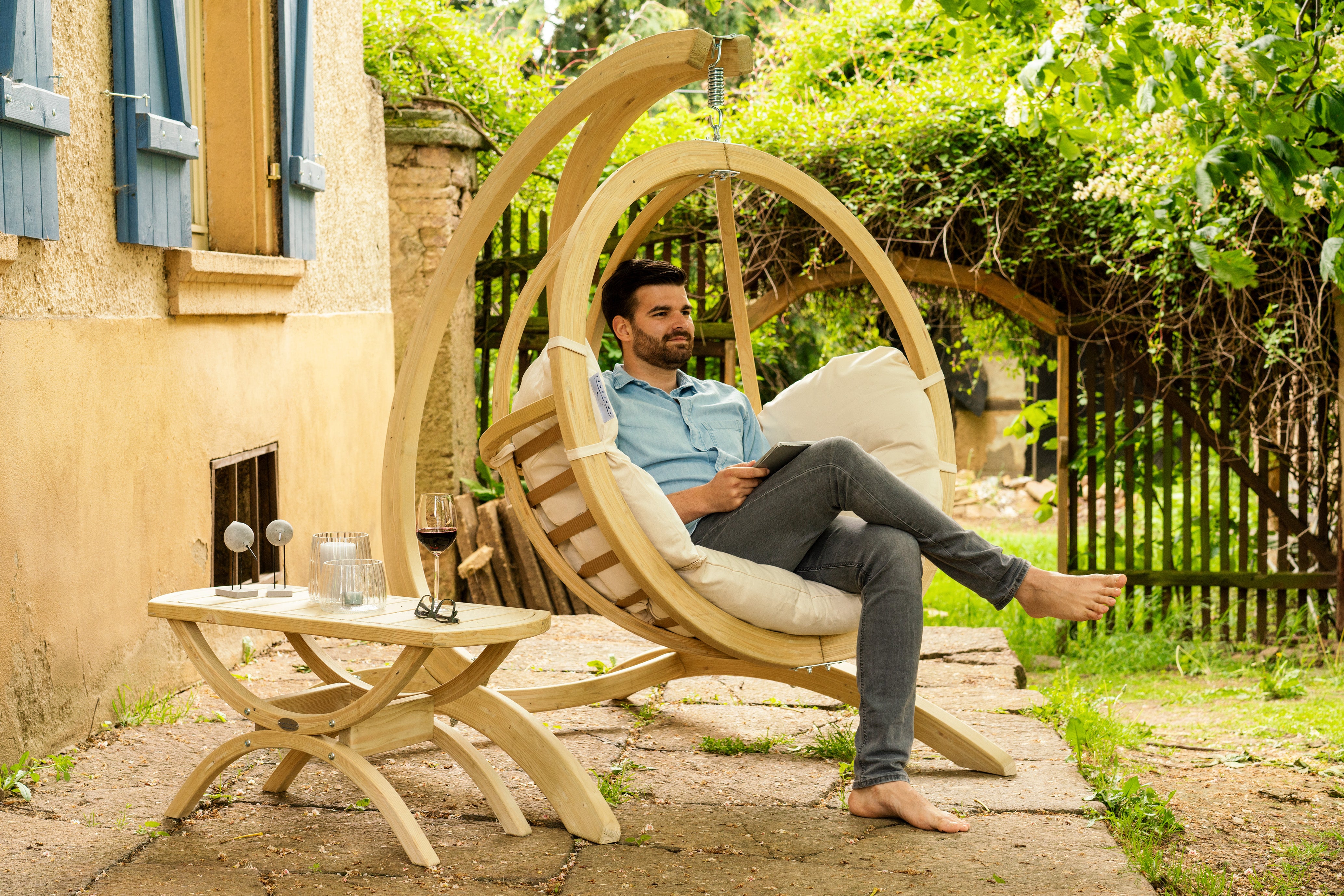 Globo Siena Tavolino Table With Egg Chair