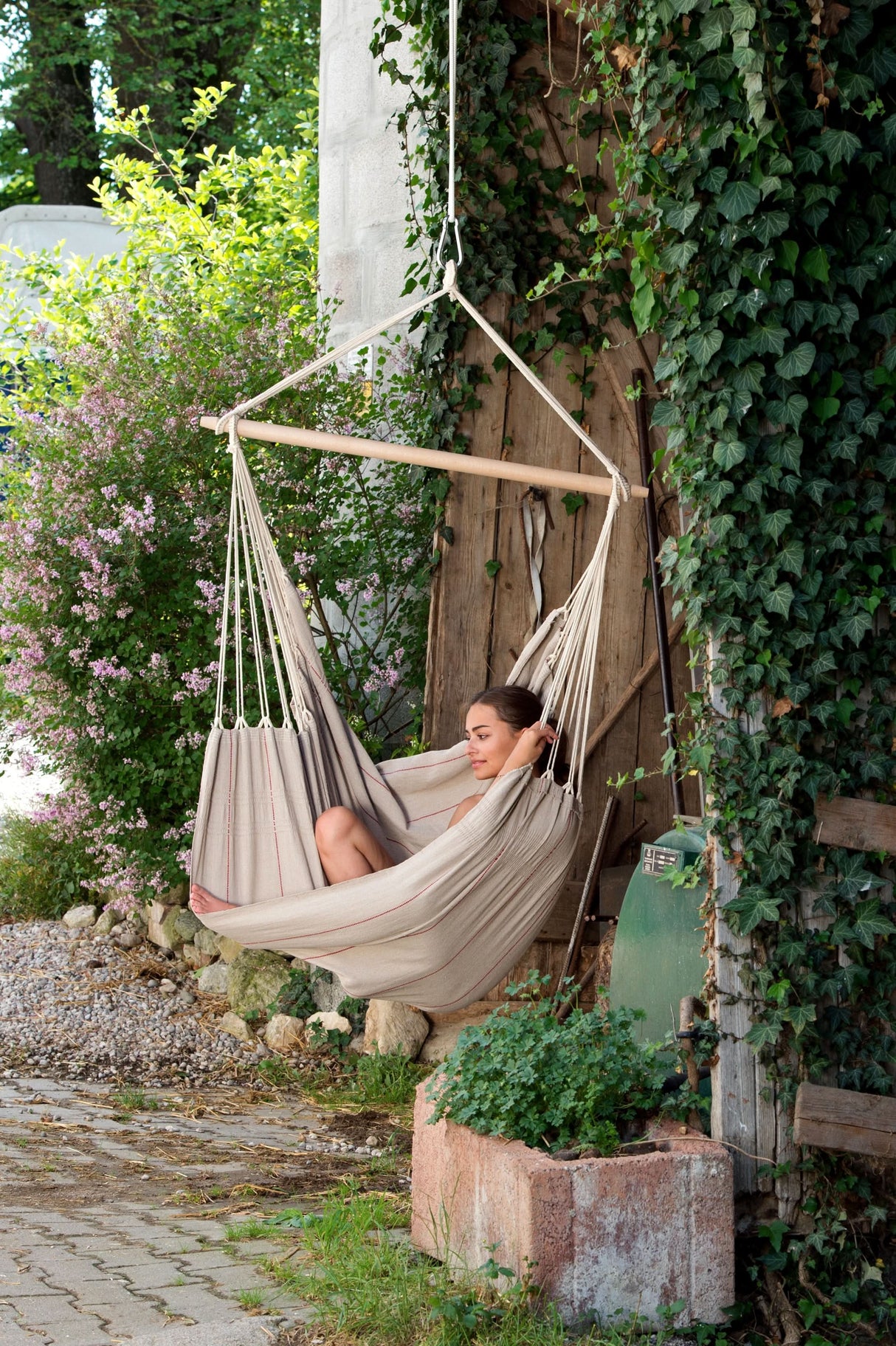 Smart Rope Fixing With Hanging Chair