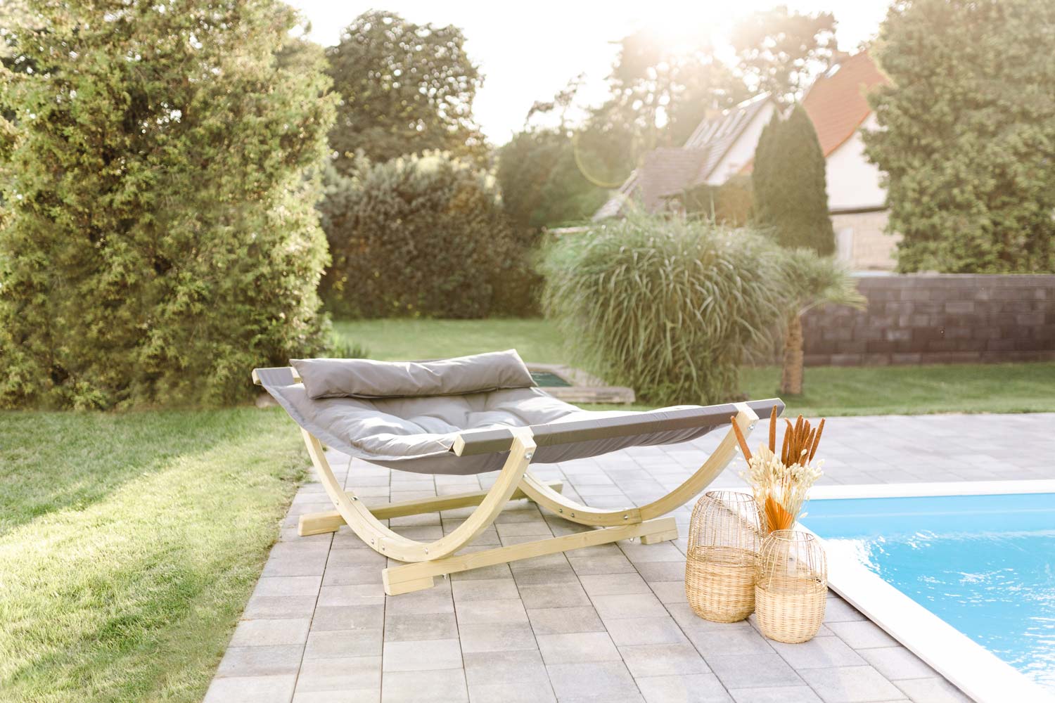 Lounge Bed Anthracite Outside